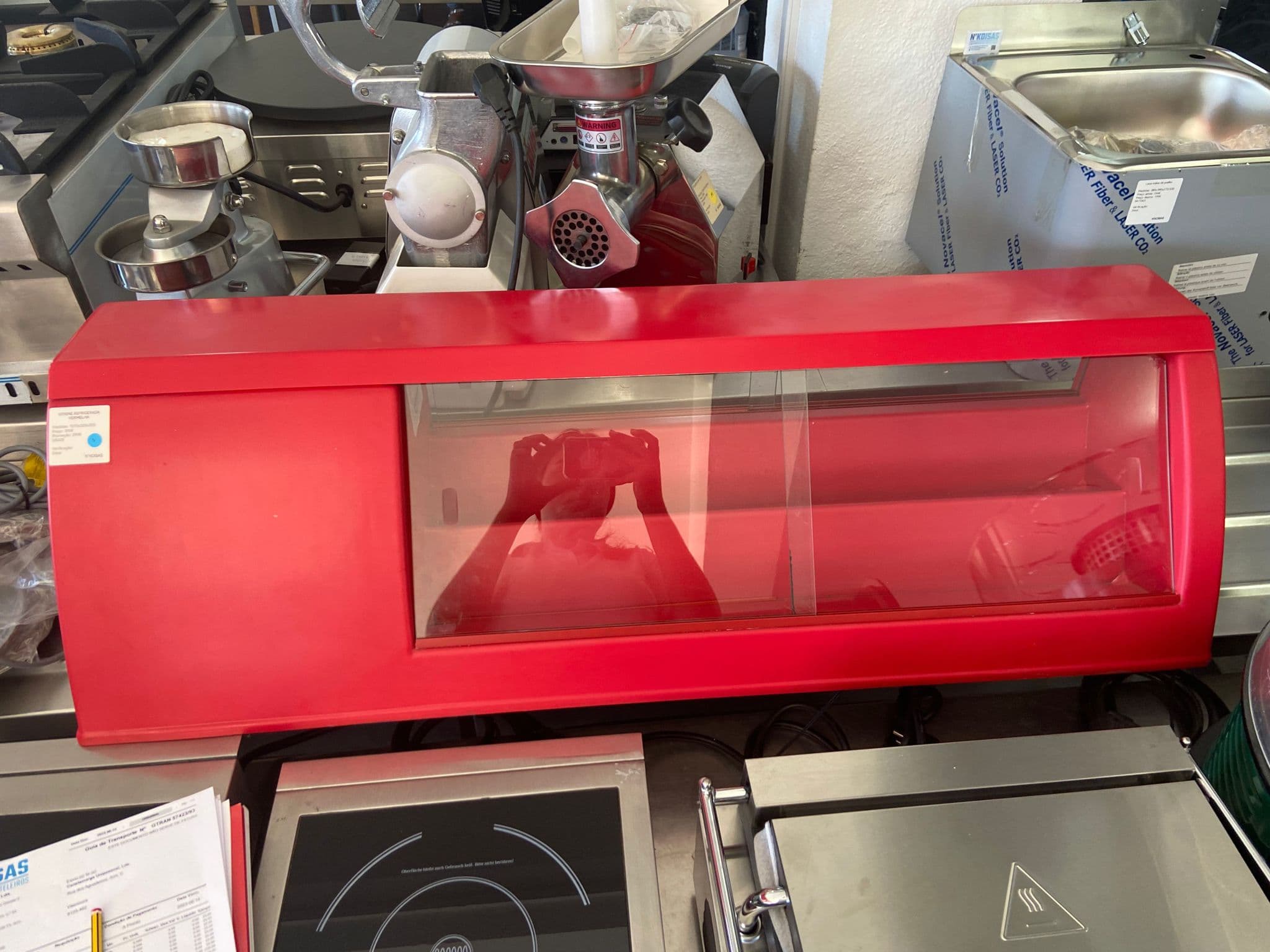 Vitrine refrigirada vermelha