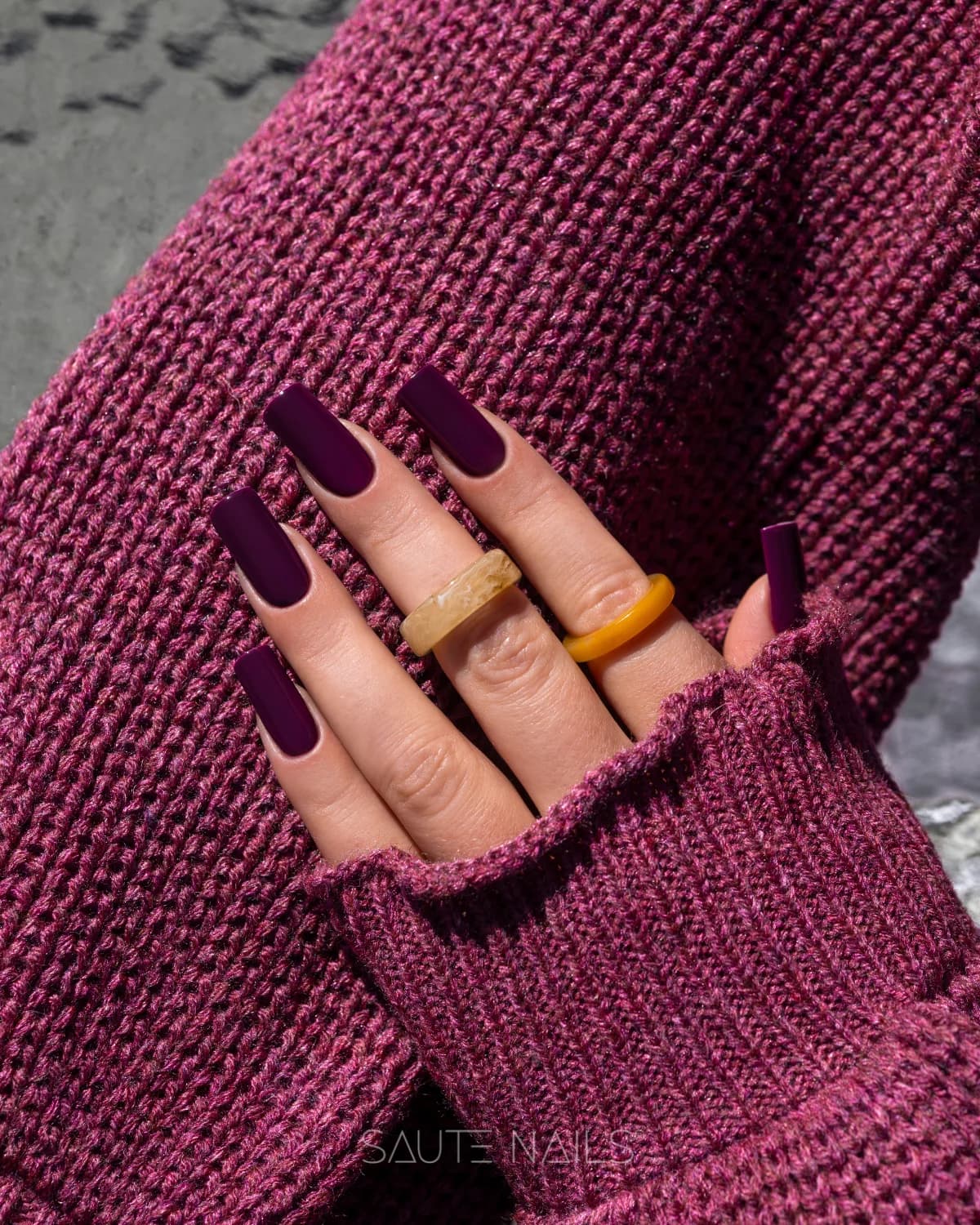 Verniz Gel Saute Nails S325 - Noir Berry (Roxo Ameixa)