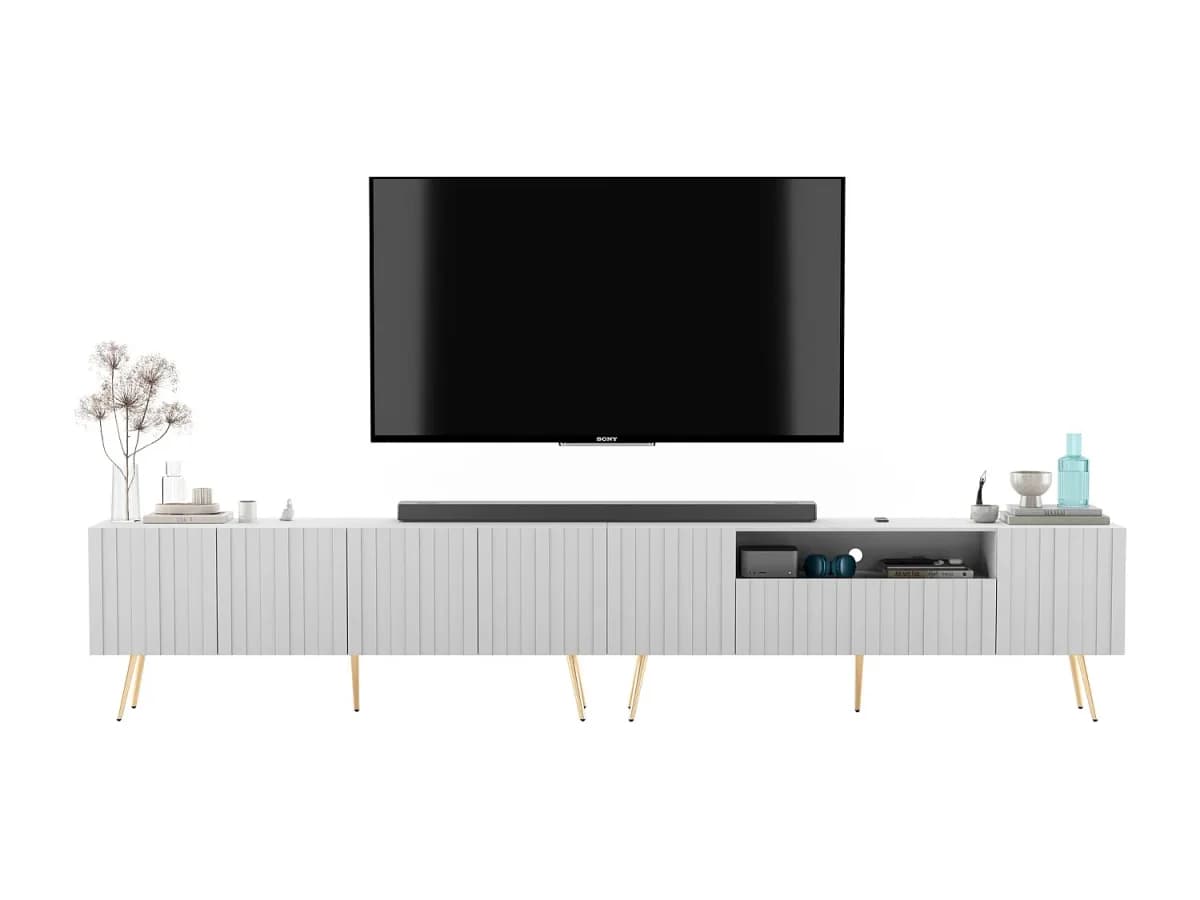 Móvel de TV com 7 portas e nicho - Estrutura branco mate, frentes caneladas branco mate - 300 cm, pés dourados