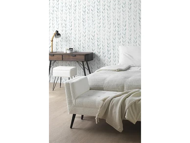 Banco estofado branco com pernas de madeira pretas