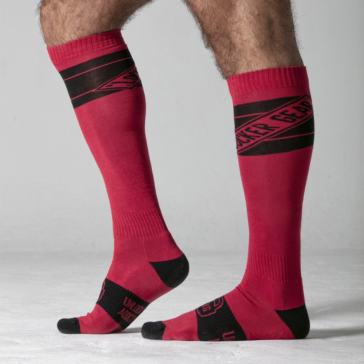 Locker Gear – Meias Altas Vermelhas