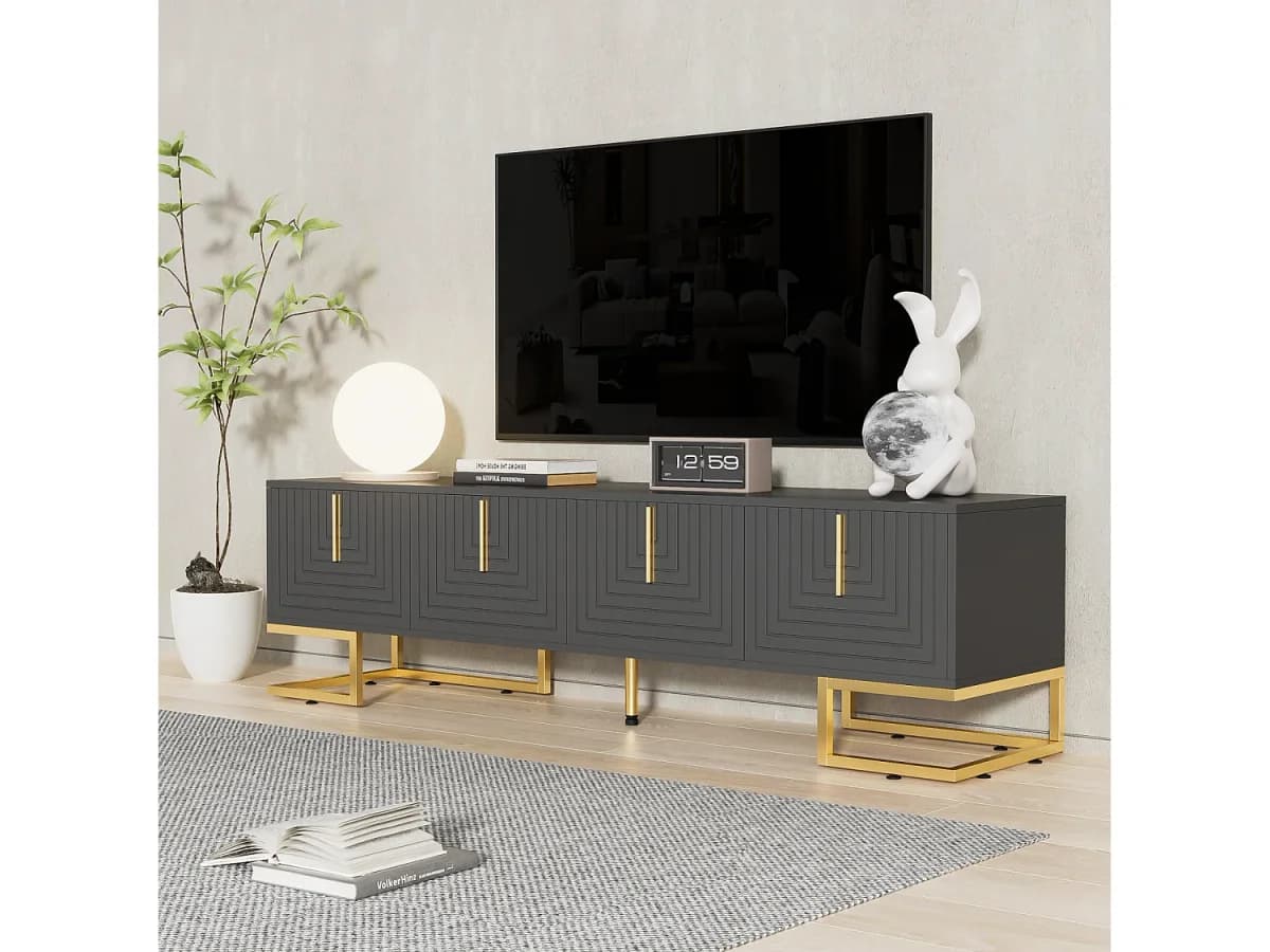 Móvel para TV, armário baixo com portas e gavetas, rack para TV de sala de estar com puxadores dourados e cinza.