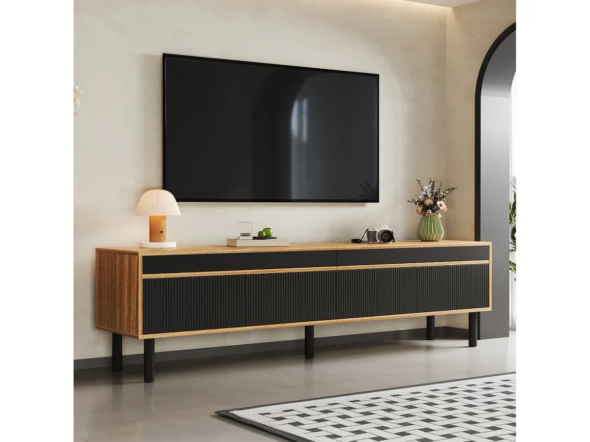 Móvel para TV em madeira e preto, modelo baixo com 4 portas, ideal para hall de entrada e quarto, 170x38x47,7cm