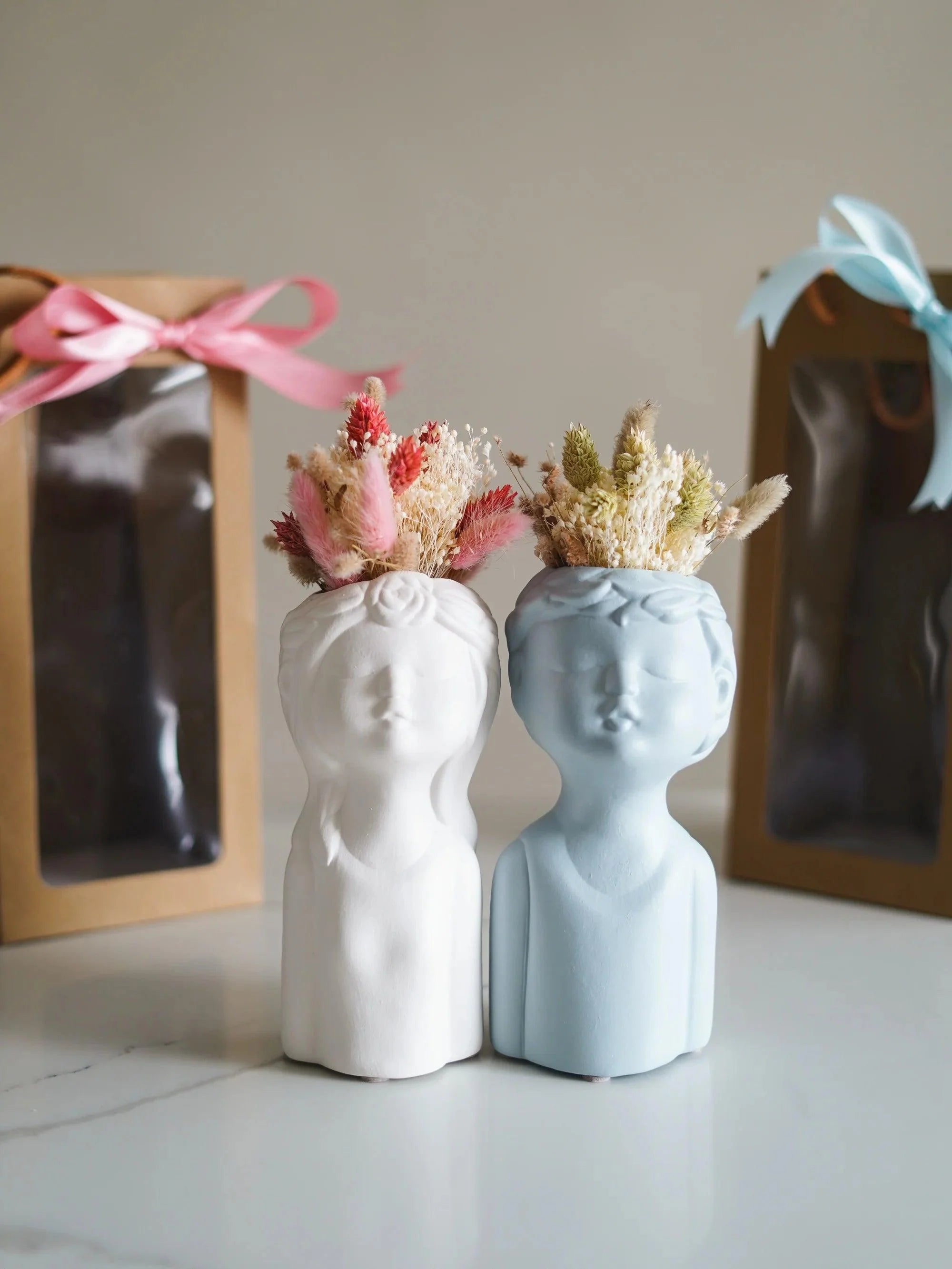 Jarra Romeu/Julieta com flores