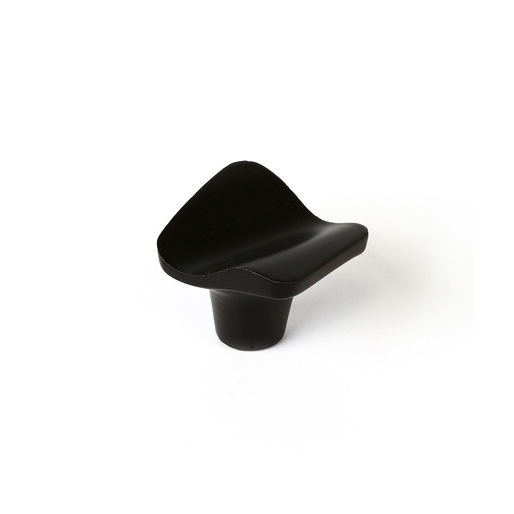Blíster com 4 puxadores metálicos para móveis, acabamento preto mate. mod. 749 32x31mm. rei