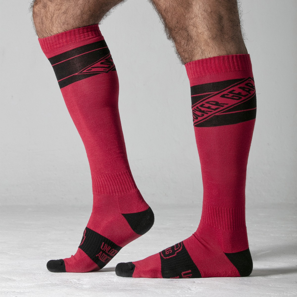 Locker Gear – Meias Altas Vermelhas
